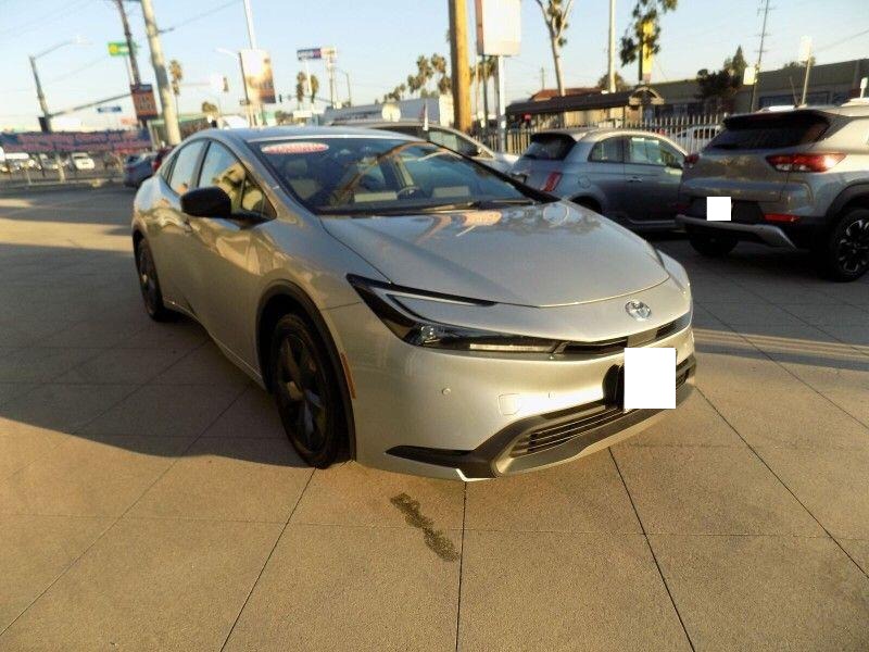 2024 Toyota Prius LE's photo