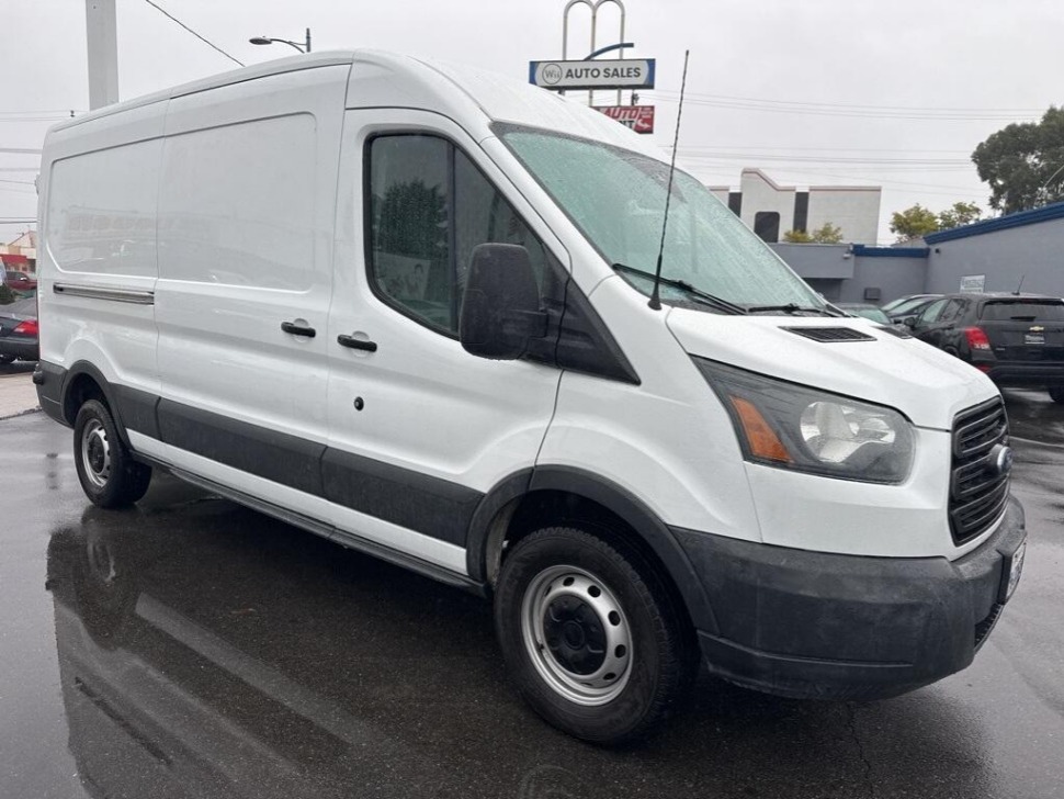 2016 Ford Transit Base's photo