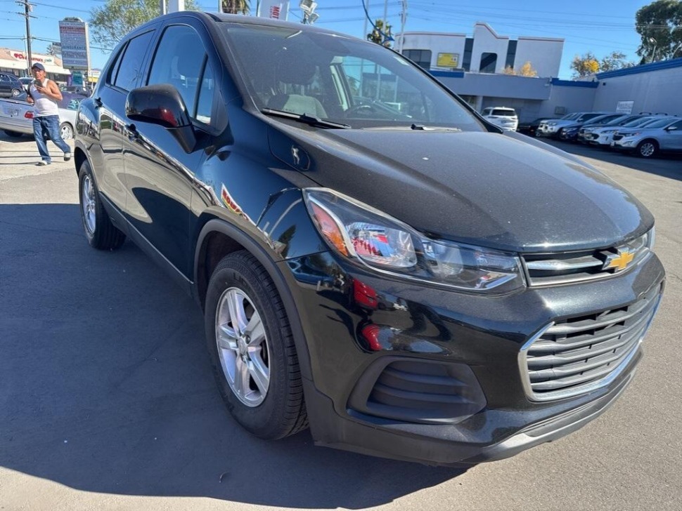 2022 Chevrolet Trax LS's photo